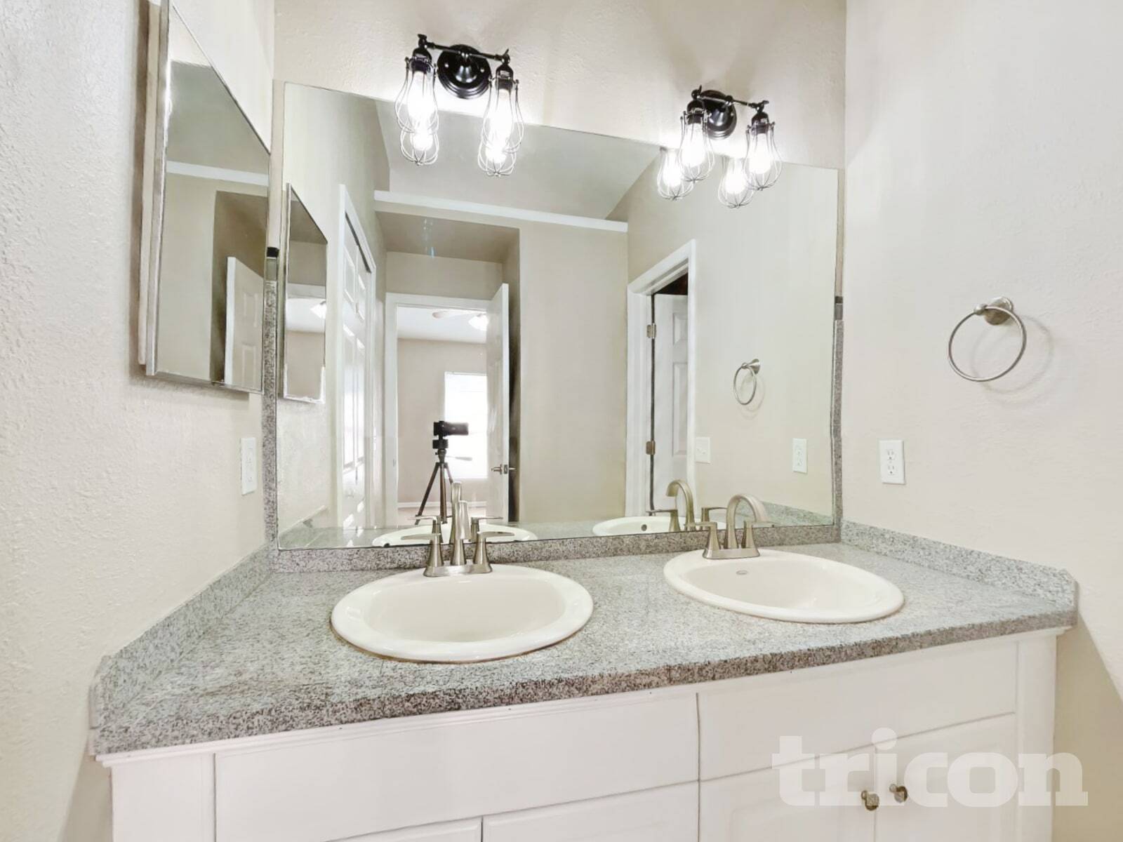 Building Photo - 1054 Valentine St