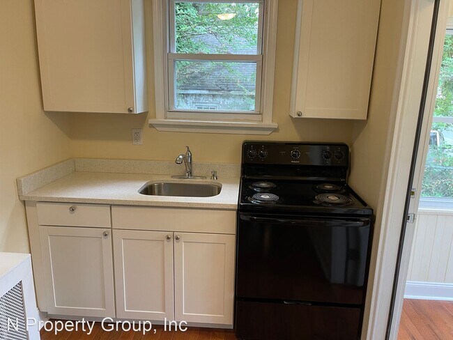 Building Photo - 3 br, 1 bath House - 143 Highland Ave