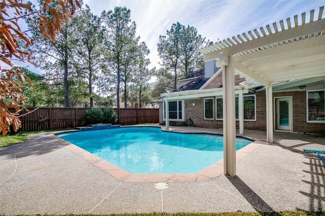 Building Photo - 5125 Carriage Bend Dr