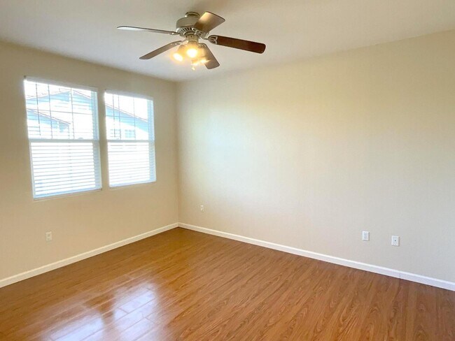 Building Photo - 915 Joree Ln