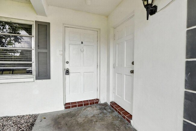 Building Photo - 1490 NW 20th St