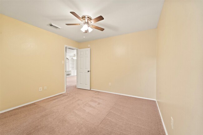 Building Photo - 32227 Willow Creek Park