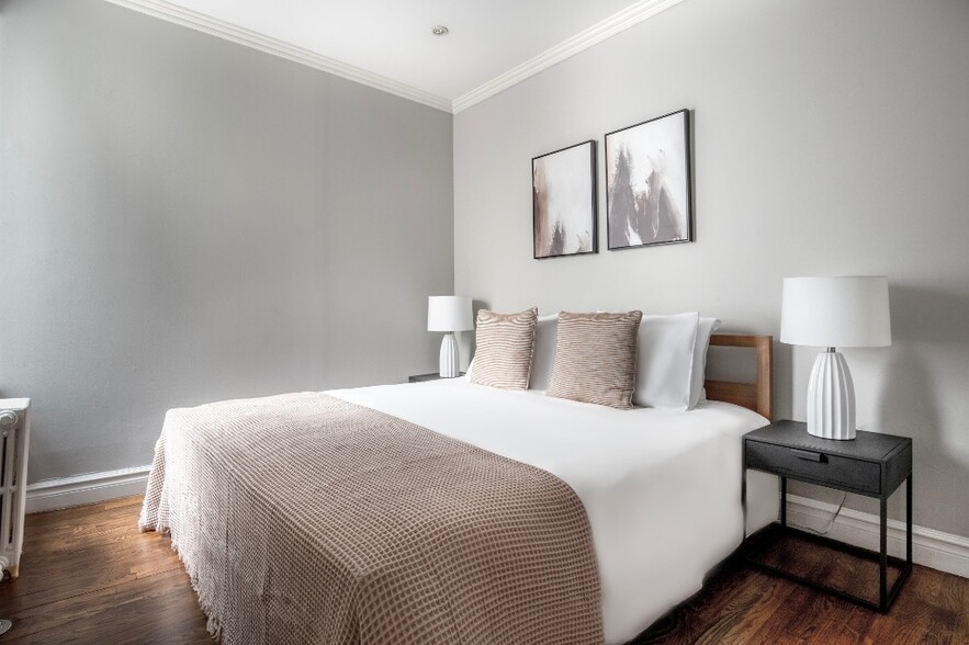 Building Photo - SOHO 1 bedroom with Custom Gourmet Kitchen
