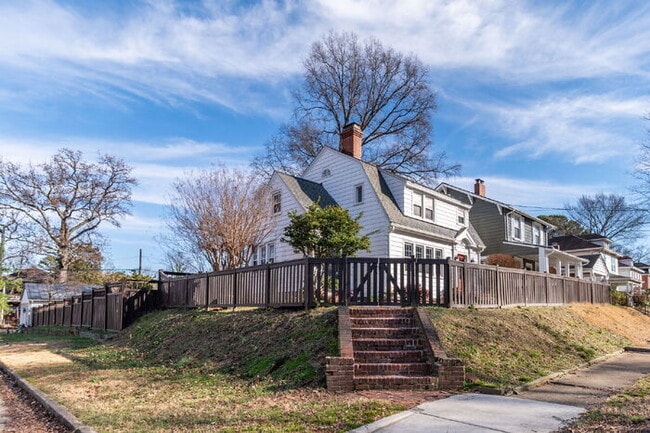 Building Photo - Standout 3-bed, 1.5-bath 1930s Richmond home full of vintage charm