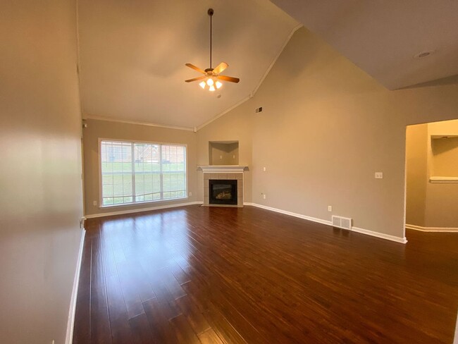 Building Photo - 5 Bedrooms with Bonus, 4 Bath Near Riverda...