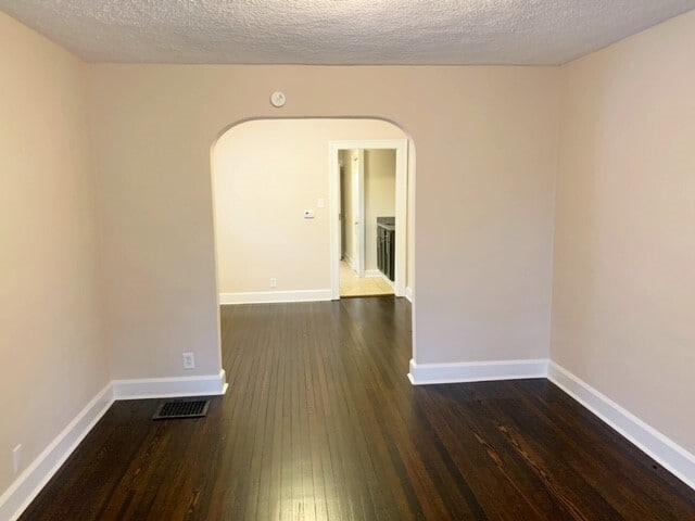 Building Photo - 935 N Drexel Ave