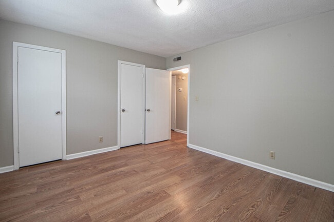 Building Photo - 807 Golf View Pl