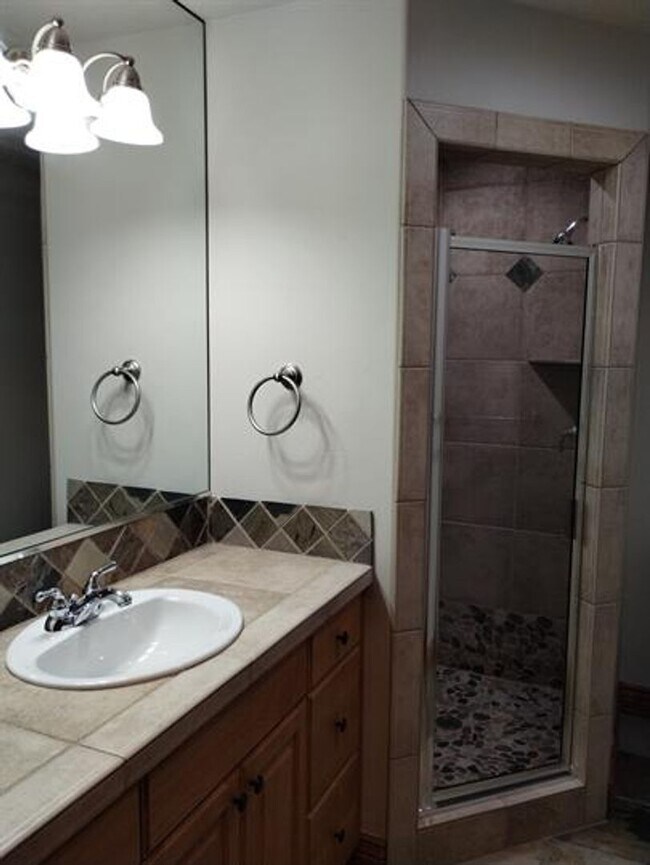 Building Photo - Spacious Cottonwood Heights Home with Vaulted Ceilings & Finished Basement