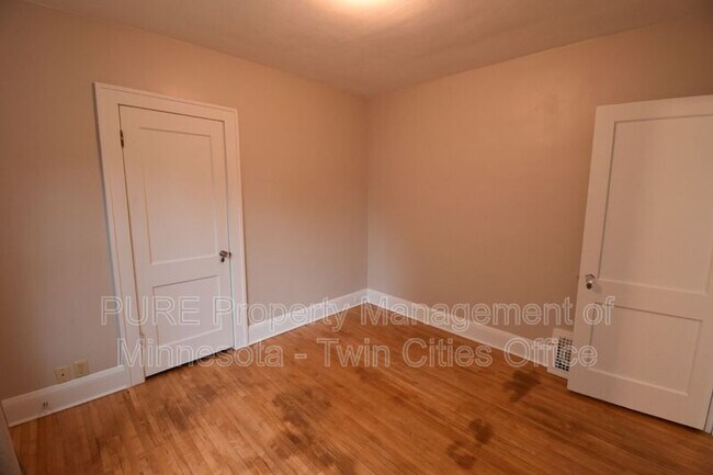 Building Photo - 2727 Queen Ave N