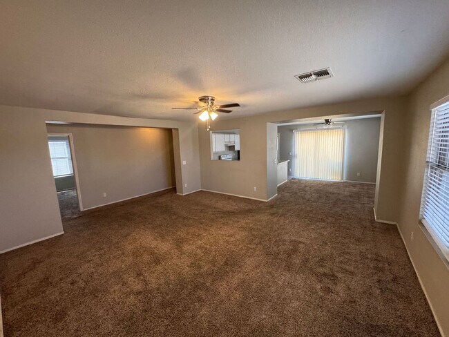 Building Photo - MOVE IN SPECIAL: $1,000 OFF FIRST MONTHS R...
