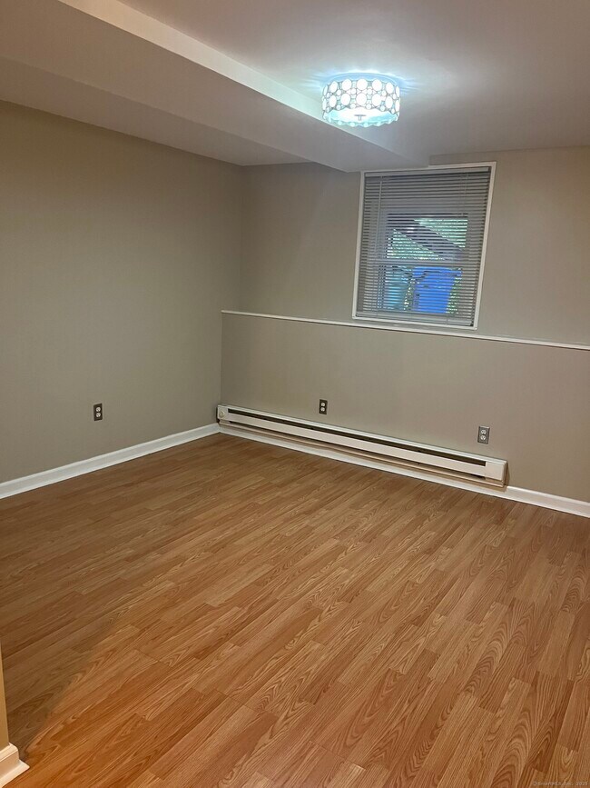 Building Photo - 67 Brentwood Dr