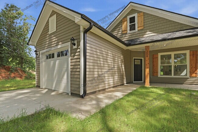 Building Photo - 209 Poplar Ln