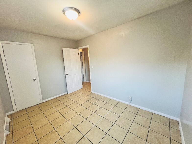 Building Photo - 5816 N 62nd St