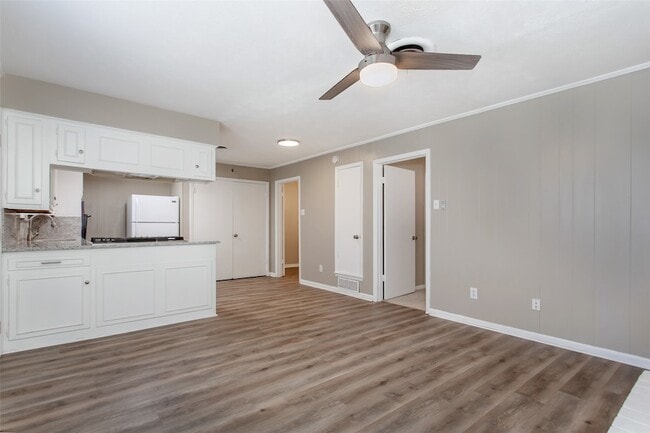 Building Photo - 7440 Walling Ln