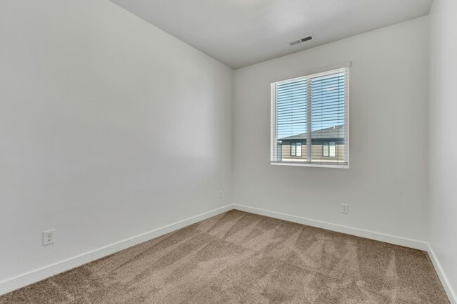 Building Photo - 501 1080 W