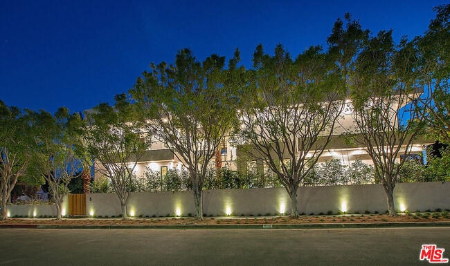 Building Photo - 8566 Colgate Ave