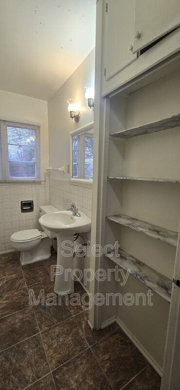 Building Photo - 7610 W Jefferson Blvd