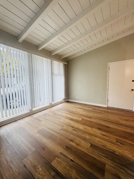 Building Photo - 2026 Hermosa Ave