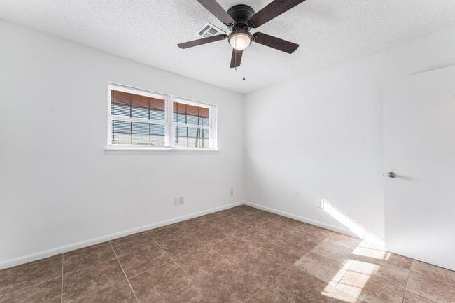 Building Photo - 600 W Olive St