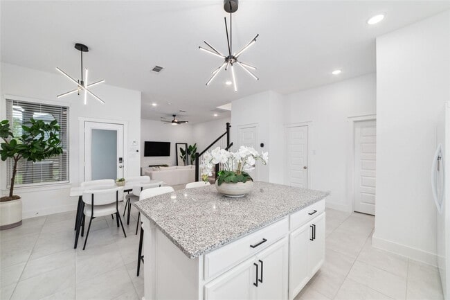 Building Photo - 15115 Parkland Canyon Dr