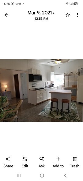 Building Photo - 1071 NE Martin Ave