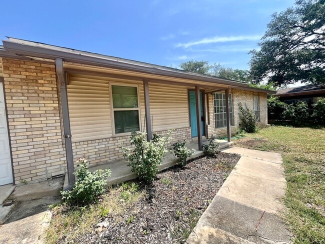 Building Photo - FALL INTO A NEW HOME WITH OUR MOVE-IN SPEC...