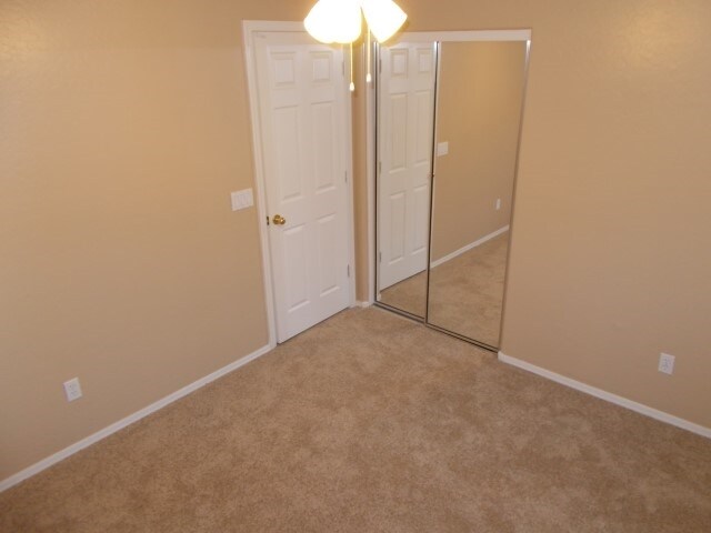 Building Photo - 7024 W Rose Ln