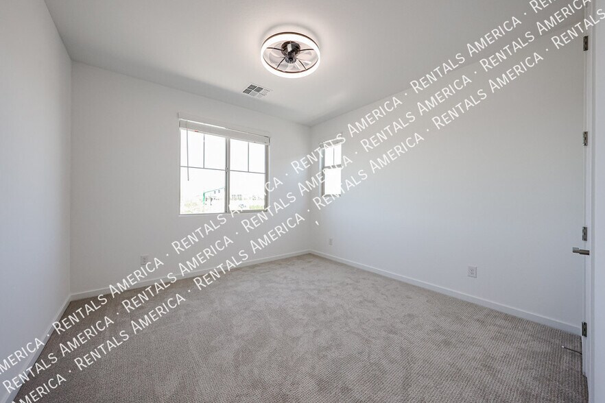 Building Photo - 2484 W Rowel Rd