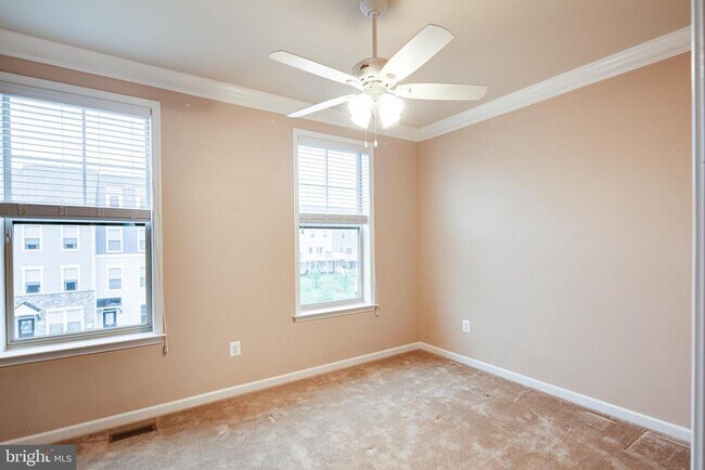 Building Photo - 833 Jarrett Ln