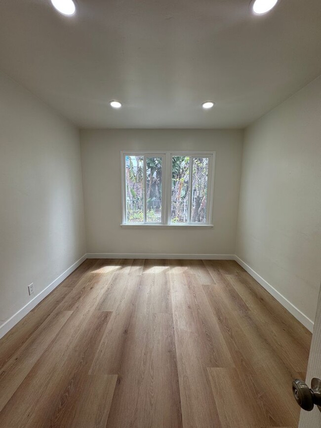 Building Photo - Charming 1-Bedroom Home in Desirable Torra...