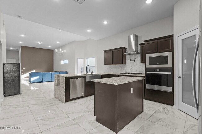 Building Photo - 12681 Don Norte St