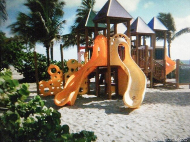 Building Photo - 2430 SE 17th St