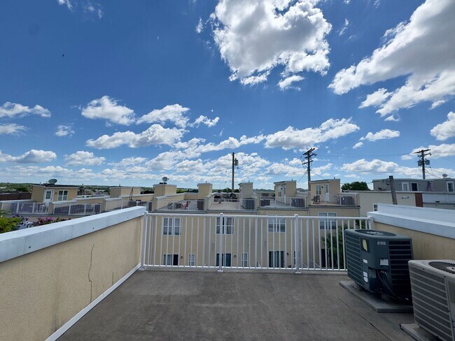 Building Photo - Charming 2 Bedroom/2 Bathroom Townhome near Patterson Park, Baltimore, MD!