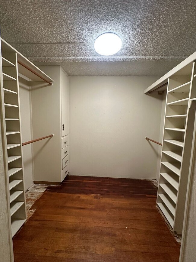 Building Photo - SW Visalia home available soon