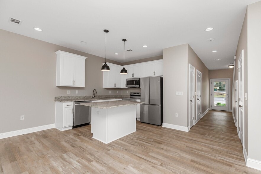 Building Photo - 216 Walton Ave