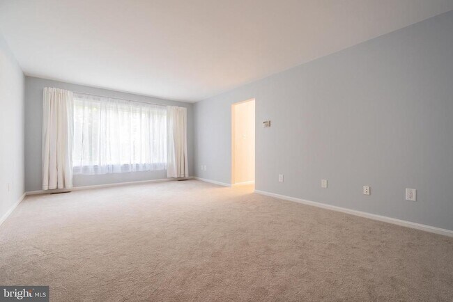 Building Photo - 10515 Meadow Bridge Ln