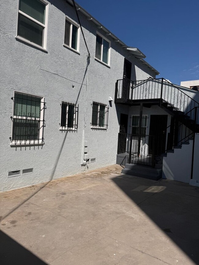 Building Photo - FOR RENT — COMPLETELY REMODELED Apartment