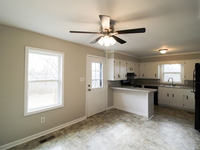 Building Photo - Rental with Country Setting!