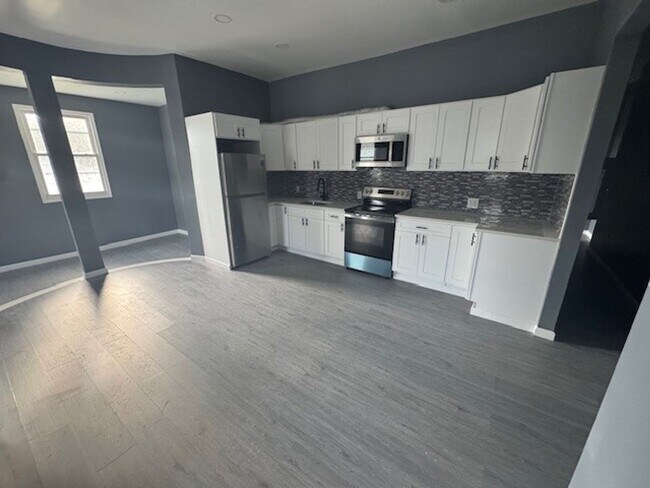 Building Photo - 116 E Ridge St