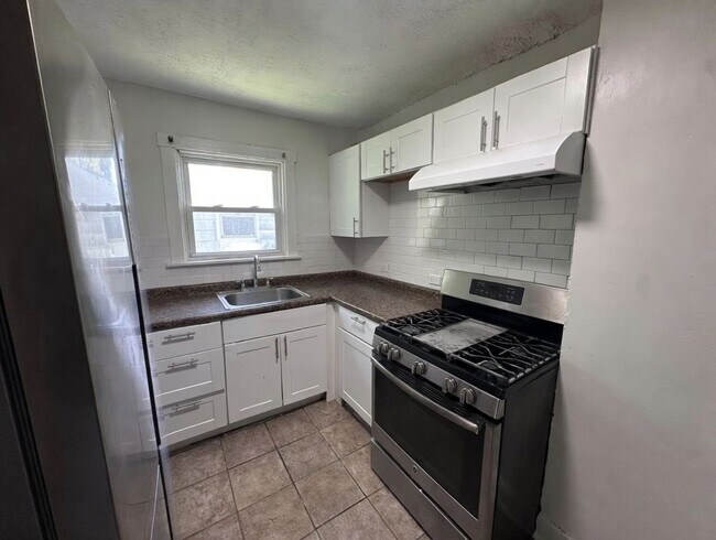 Building Photo - 806 Marvin Ave