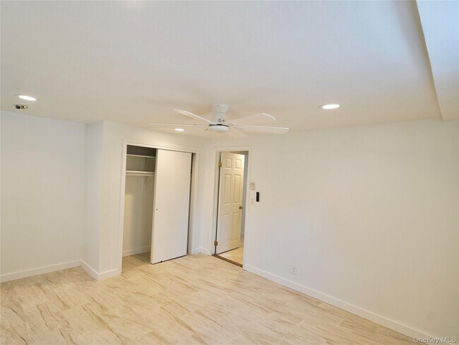 Building Photo - 2 Dunes Ln
