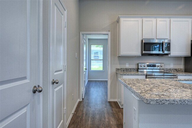 Building Photo - 11779 White Cedar St