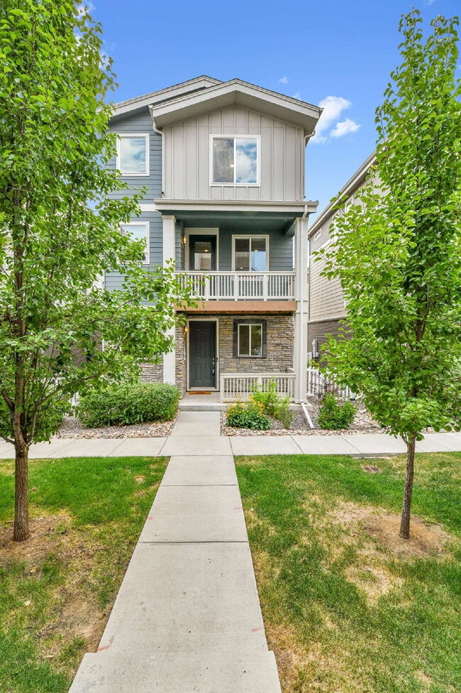 Building Photo - $2,720.95 - 3 Bed, 2.5 Bath Home in Aurora with AC and In Unit Laundry!