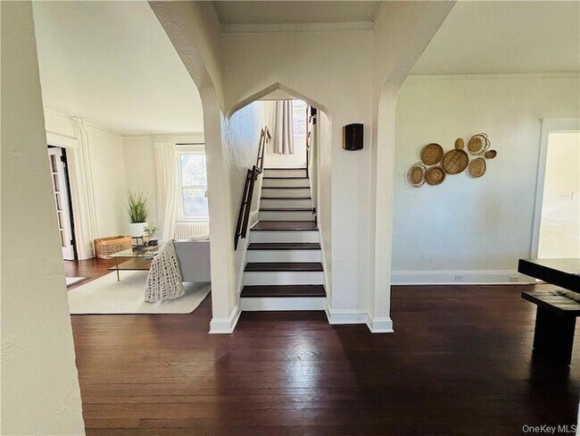 Building Photo - 194 N Midland Ave