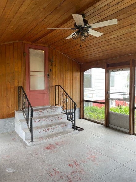 Building Photo - 124 E Park St