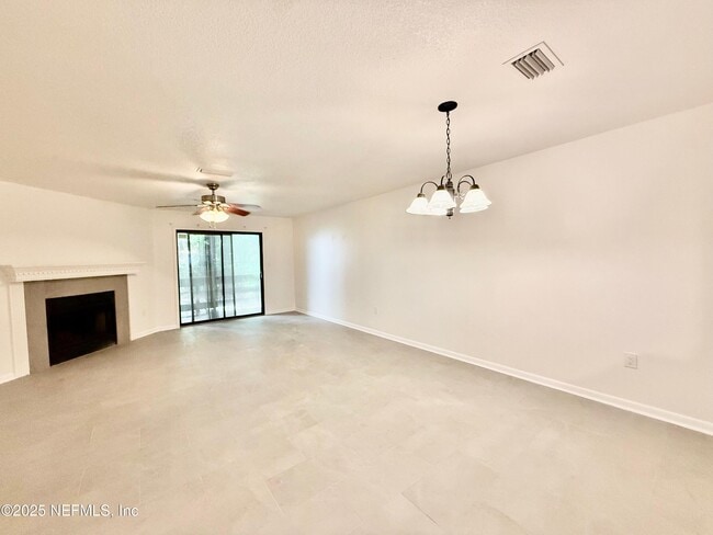 Building Photo - 1604 Arcadia Dr