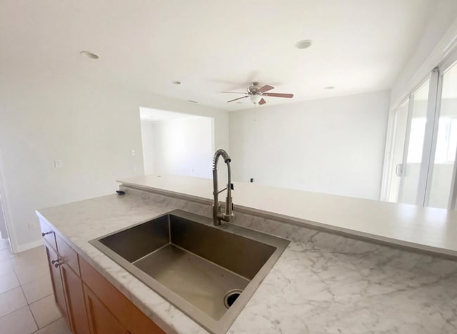 Building Photo - 896 Salina St