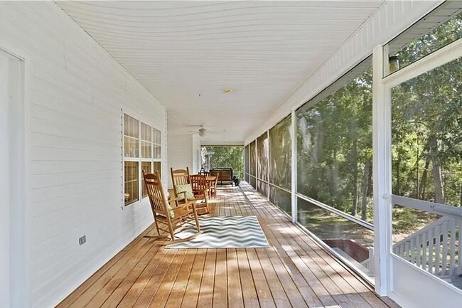 Building Photo - Beautiful 3 bedroom 2 bath home