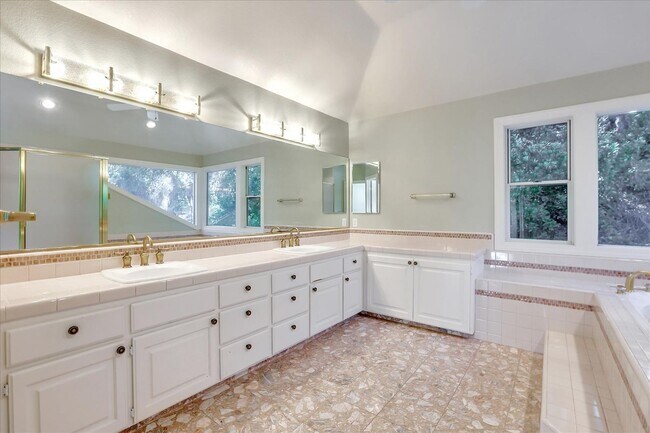 Building Photo - 13993 Alta Vista Ave
