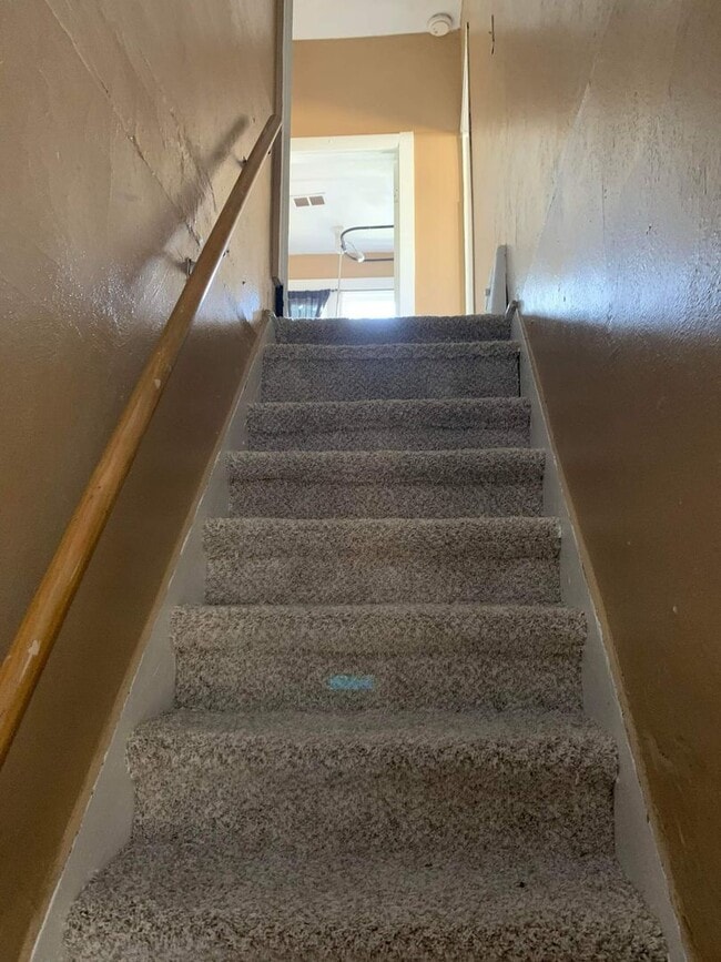 Building Photo - Remodeled 4 bedroom/1bathroom Home